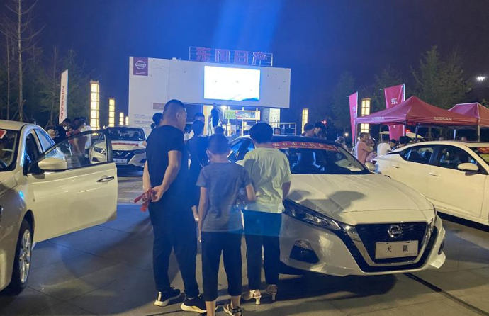 安丘消夏夜车展