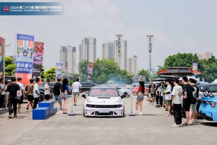 重庆国际车展要装要火改装车