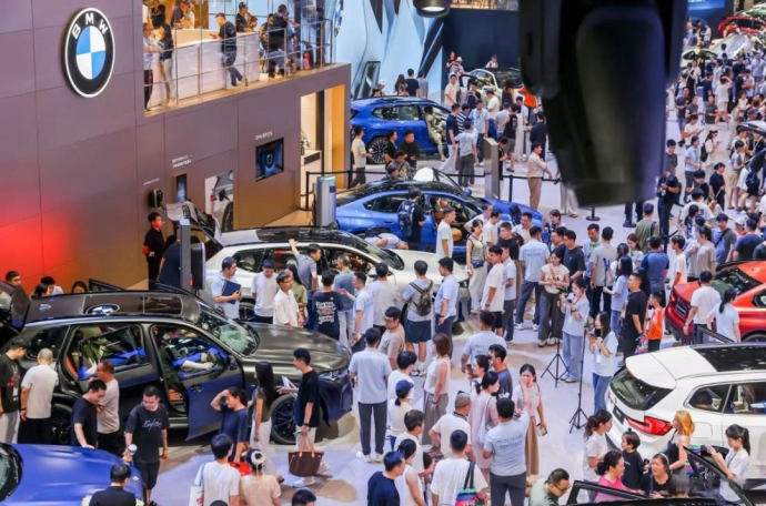 上饶万达广场车展